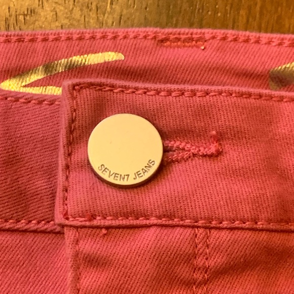 Seven7 denim shorts Size 10 Rose Pink Frayed Hem Button Zip Closure Casual - Picture 2 of 8